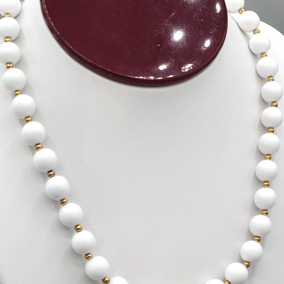 Monet White Beaded Necklace Gold Tone Spacer Hook Clasp 16 in Vintage 1990s - Picture 5 of 8